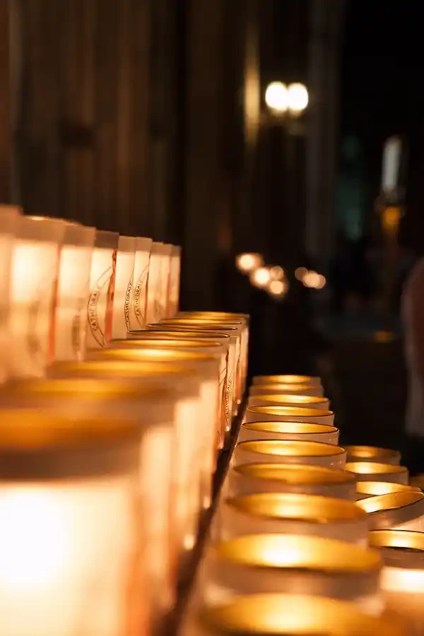 Décès en période de fêtes dans le Gard : délais, contraintes et organisation des obsèques
